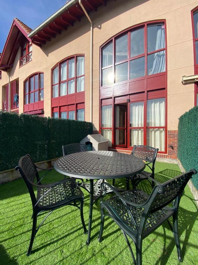 Apartamento En Complejo Residencial Rovacias Comillas Buitenkant foto