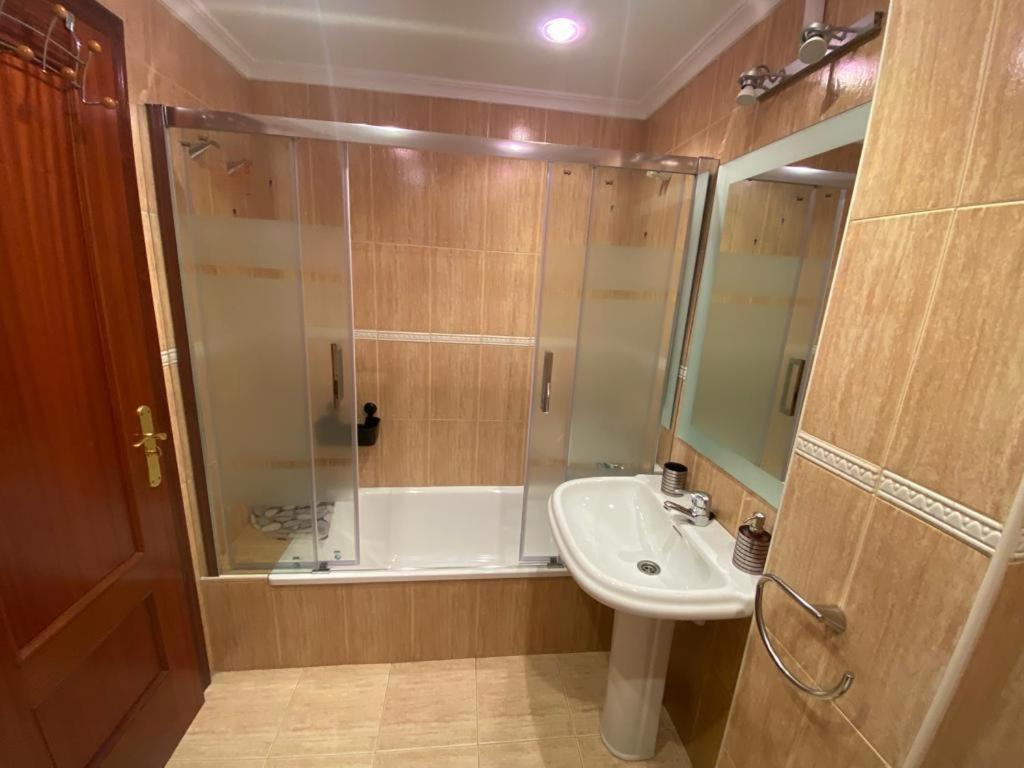 Apartamento En Complejo Residencial Rovacias Comillas Buitenkant foto
